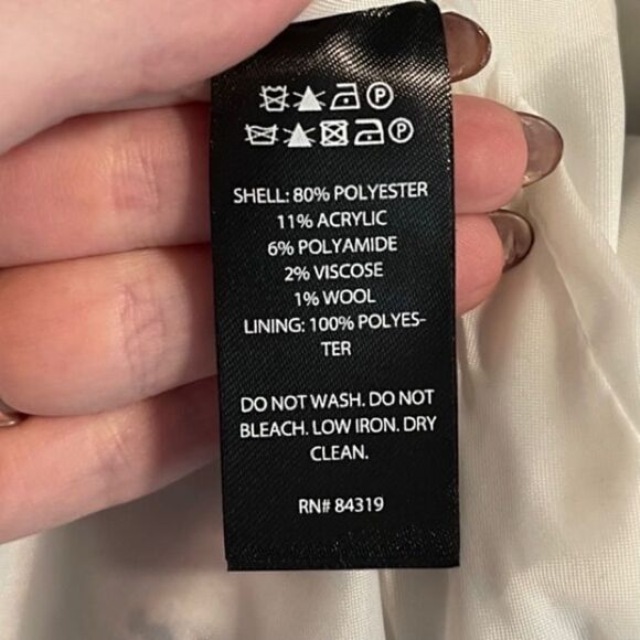 NWT- Tahari- Plaid Black White Cropped Gold Buttons Lined Tweed Jacket Blazer, L - Picture 11 of 12